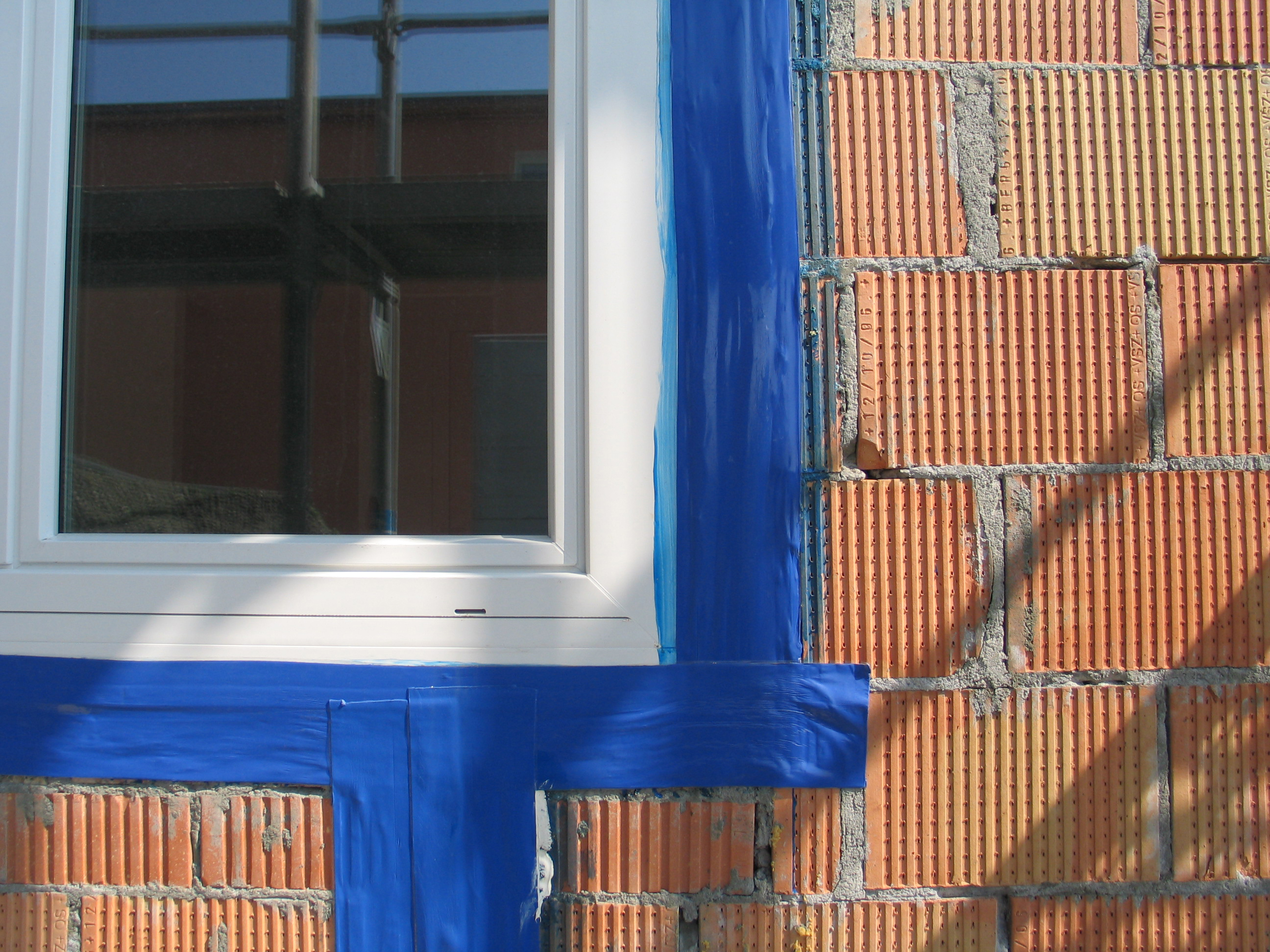 Photo d’application: Ampacoll BK 535, ruban adhésif en caoutchouc butyle, étanche à l’air et au vent